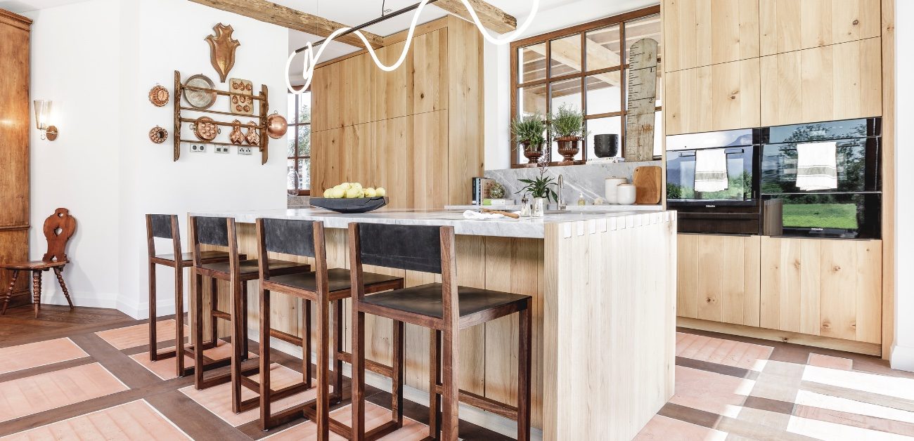 https://cdn.nar.realtor/sites/default/files/rustic-kitchen-with-large-island.jpg