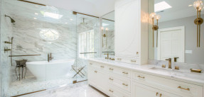 High end bathroom with white and gold finishes 