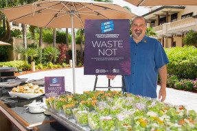 NAR CEO Bob Goldberg with Food Recovery Network sign