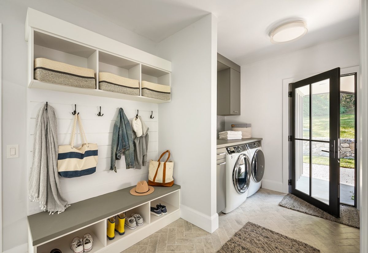 Mud room with laundry machines