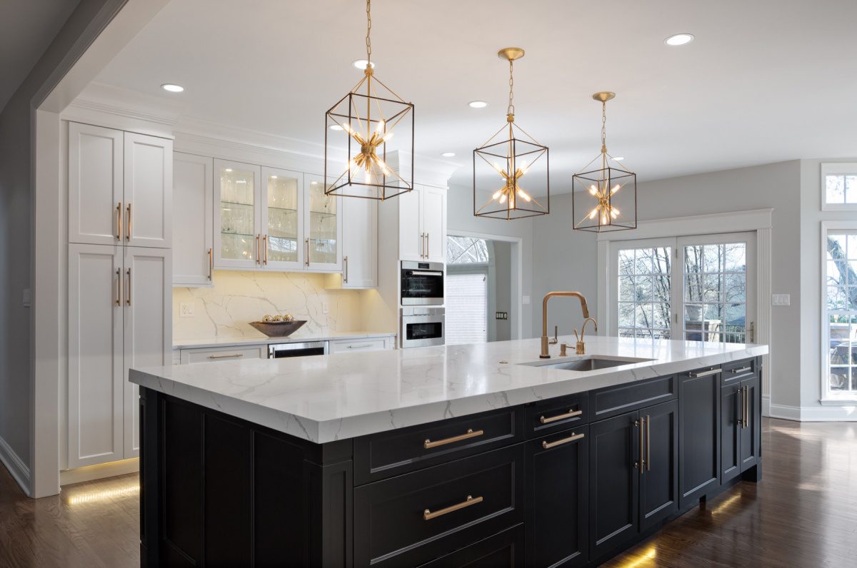 Islands are the crown jewel of kitchen renovations, Houzz study finds -  TileLetter