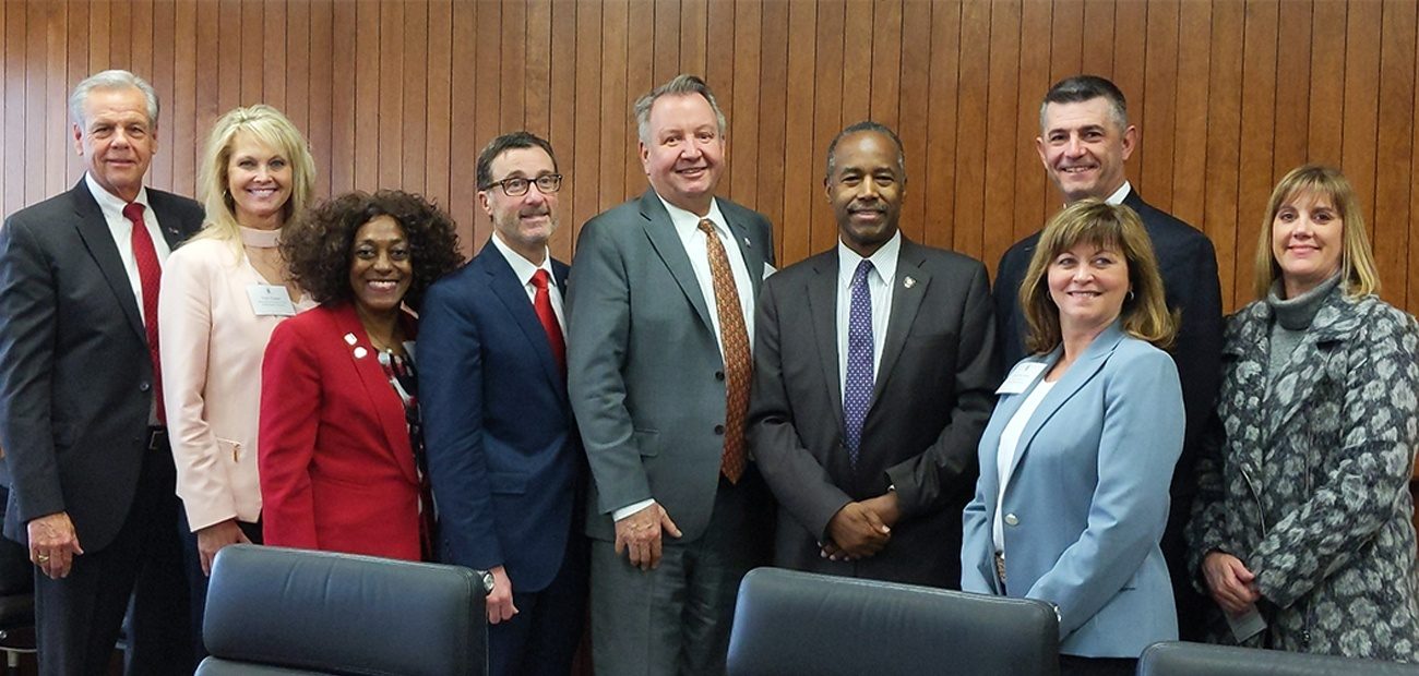 NAR President John Smaby meets with HUD Secretary Ben Carson and staff.